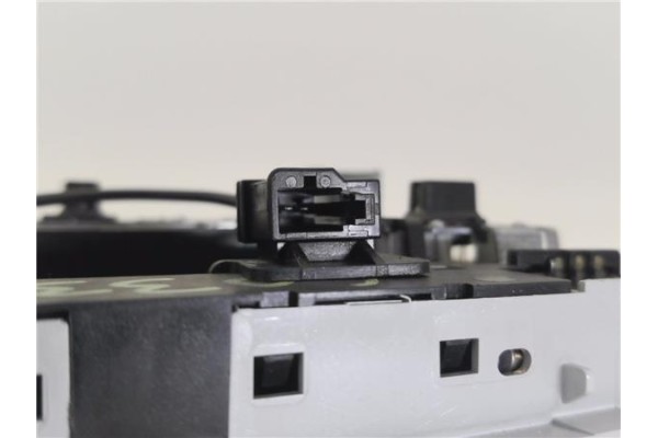 Recambio de luz delantero central techo para seat leon (1p1) 1.6 tdi referencia OEM IAM 5P0947105E  