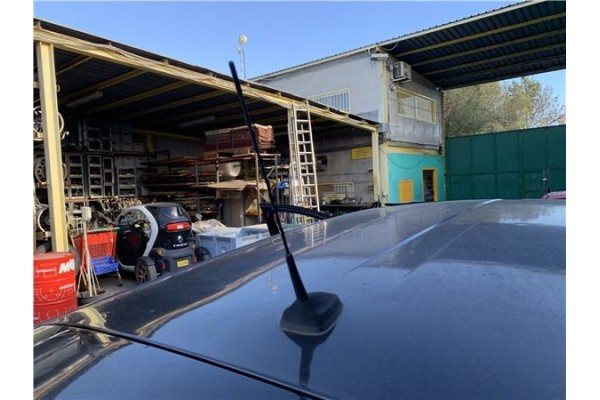 Recambio de antena electrica para renault grand scénic iii (jz0/1_) 1.5 dci referencia OEM IAM 8200500322 282160003R 