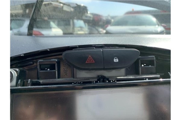 Recambio de interruptor luces emergencia para renault clio iv 1.5 business referencia OEM IAM 252907372R  