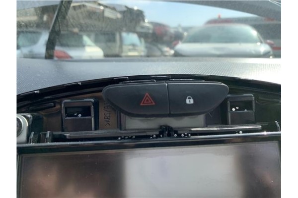 Recambio de interruptor luces emergencia para renault clio iv 1.5 business referencia OEM IAM 252907372R  