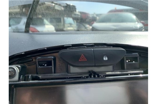 Recambio de interruptor luces emergencia para renault clio iv 1.5 business referencia OEM IAM 252907372R  