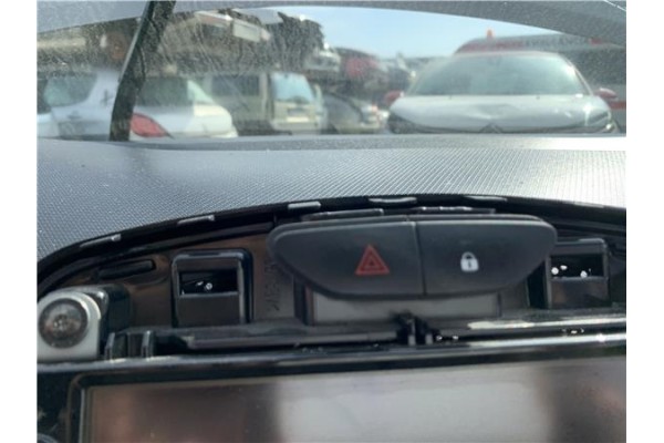 Recambio de interruptor luces emergencia para renault clio iv 1.5 business referencia OEM IAM 252907372R  