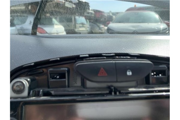 Recambio de interruptor luces emergencia para renault clio iv 1.5 business referencia OEM IAM 252907372R  