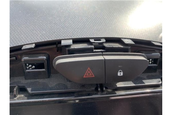 Recambio de interruptor luces emergencia para renault clio iv 1.5 business referencia OEM IAM 252907372R  