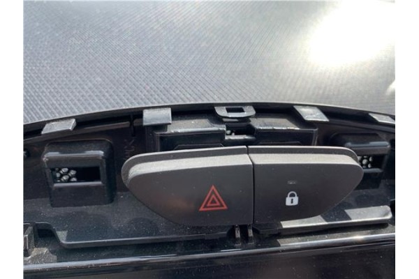 Recambio de interruptor luces emergencia para renault clio iv 1.5 business referencia OEM IAM 252907372R  