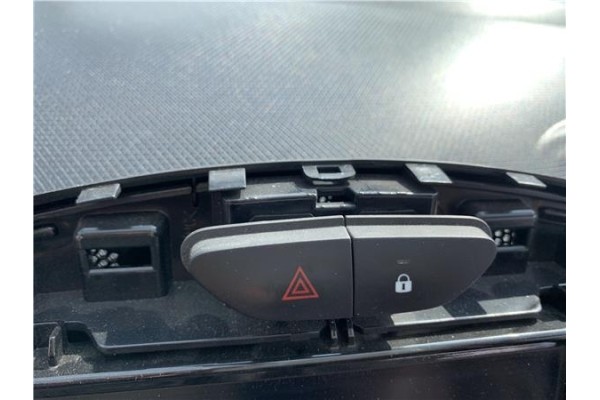 Recambio de interruptor luces emergencia para renault clio iv 1.5 business referencia OEM IAM 252907372R  