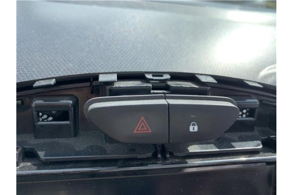 Recambio de interruptor luces emergencia para renault clio iv 1.5 business referencia OEM IAM 252907372R  