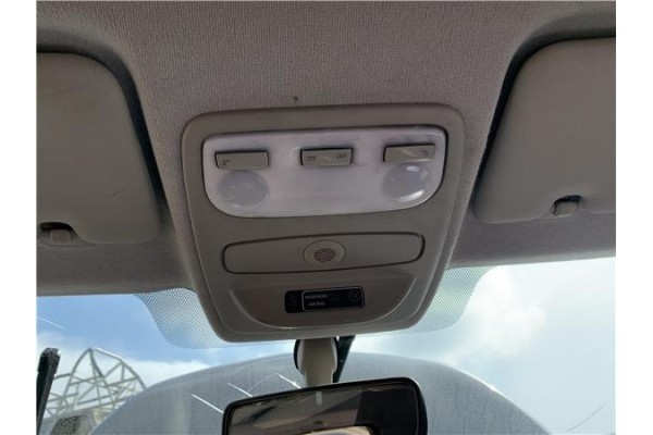 Recambio de luz delantero central techo para renault clio iv 1.5 business referencia OEM IAM 264305143R  