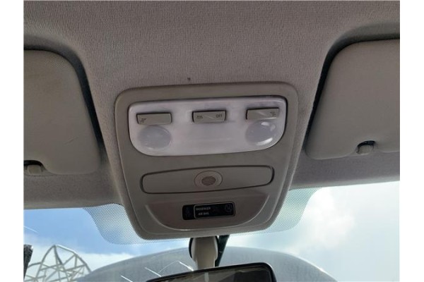 Recambio de luz delantero central techo para renault clio iv 1.5 business referencia OEM IAM 264305143R  