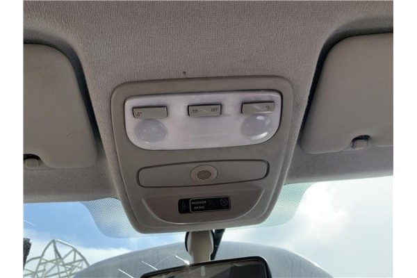 Recambio de luz delantero central techo para renault clio iv 1.5 business referencia OEM IAM 264305143R  