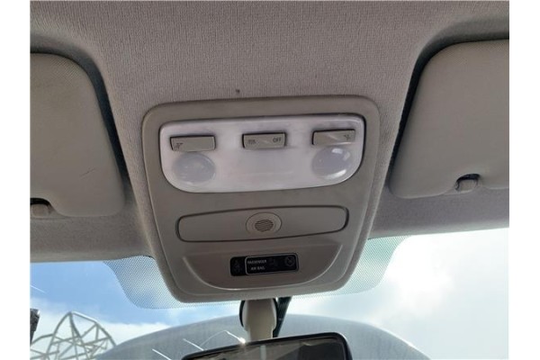 Recambio de luz delantero central techo para renault clio iv 1.5 business referencia OEM IAM 264305143R  