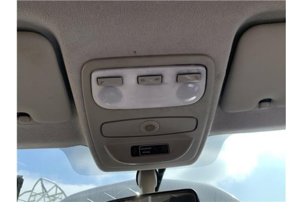 Recambio de luz delantero central techo para renault clio iv 1.5 business referencia OEM IAM 264305143R  