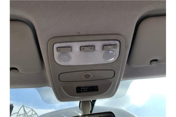 Recambio de luz delantero central techo para renault clio iv 1.5 business referencia OEM IAM 264305143R  