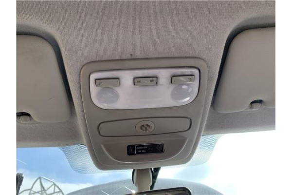 Recambio de luz delantero central techo para renault clio iv 1.5 business referencia OEM IAM 264305143R  