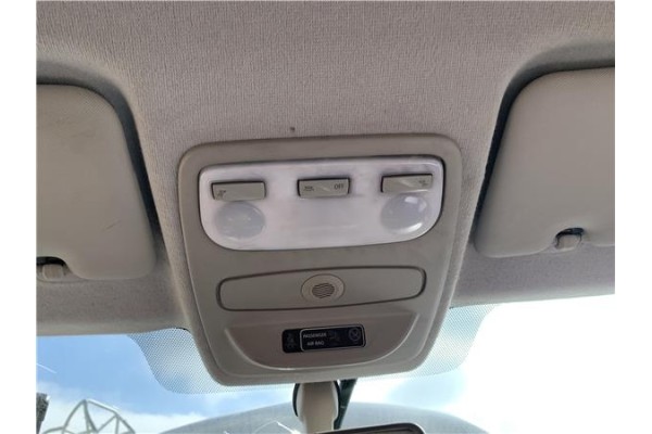 Recambio de luz delantero central techo para renault clio iv 1.5 business referencia OEM IAM 264305143R  