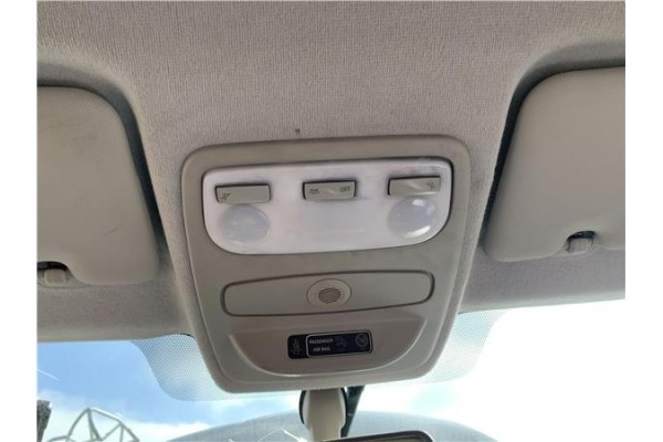 Recambio de luz delantero central techo para renault clio iv 1.5 business referencia OEM IAM 264305143R  