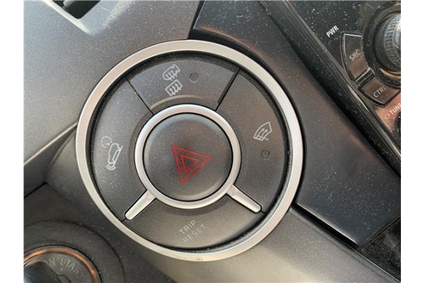 Recambio de interruptor luces emergencia para ssangyong kyron 2.0 200 xdi referencia OEM IAM 8521031000HCX  