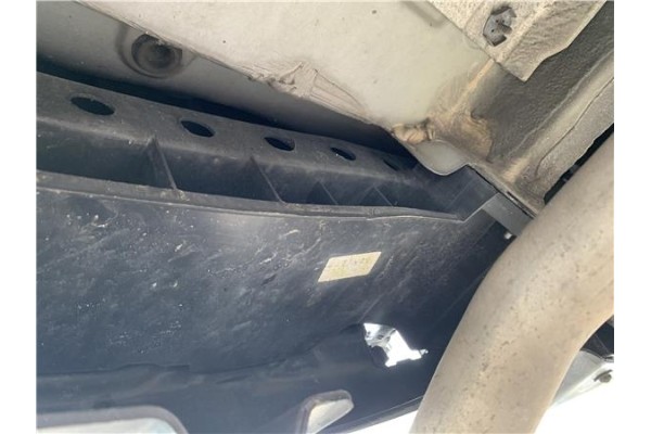 Recambio de refuerzo paragolpes trasero para renault clio iv 1.5 business referencia OEM IAM 756101642R 756102553R 