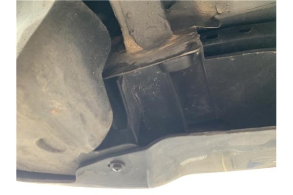 Recambio de refuerzo paragolpes trasero para renault clio iv 1.5 business referencia OEM IAM 756101642R 756102553R 