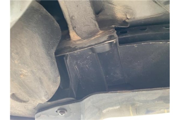 Recambio de refuerzo paragolpes trasero para renault clio iv 1.5 business referencia OEM IAM 756101642R 756102553R 