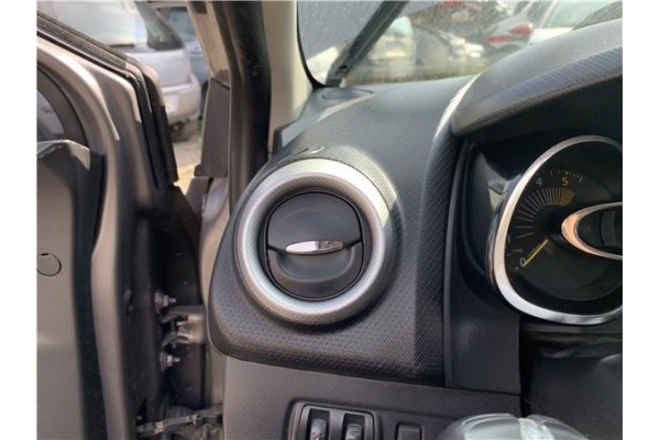 Recambio de rejilla entrada de aire para renault clio iv 1.5 business referencia OEM IAM 687606325R  