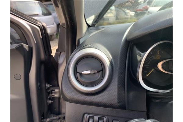 Recambio de rejilla entrada de aire para renault clio iv 1.5 business referencia OEM IAM 687606325R  