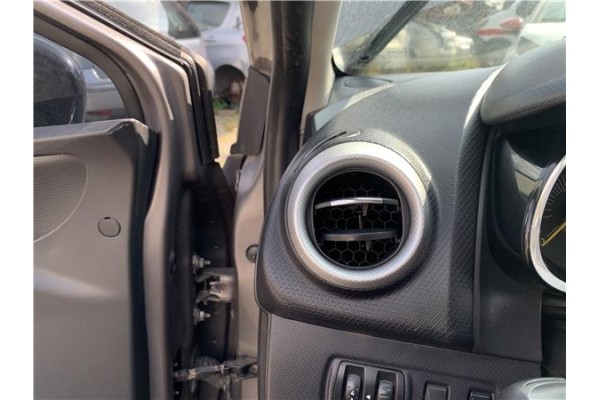 Recambio de rejilla entrada de aire para renault clio iv 1.5 business referencia OEM IAM 687606325R  
