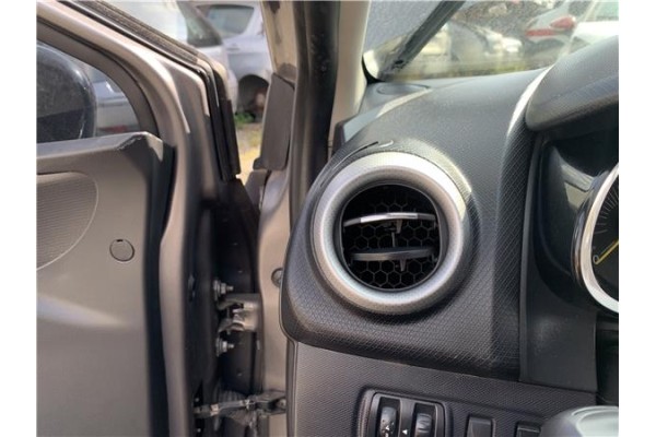 Recambio de rejilla entrada de aire para renault clio iv 1.5 business referencia OEM IAM 687606325R  