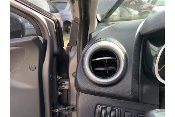 Recambio de rejilla entrada de aire para renault clio iv 1.5 business referencia OEM IAM 687606325R  