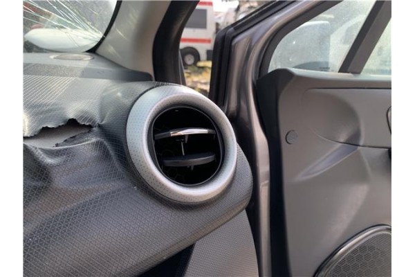 Recambio de rejilla entrada de aire para renault clio iv 1.5 business referencia OEM IAM 687601310R  