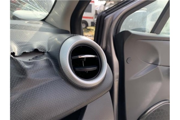 Recambio de rejilla entrada de aire para renault clio iv 1.5 business referencia OEM IAM 687601310R  