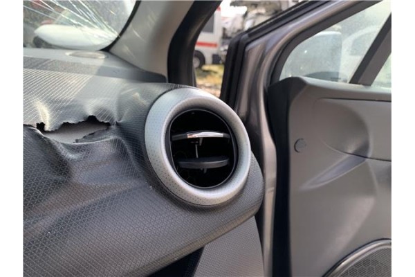 Recambio de rejilla entrada de aire para renault clio iv 1.5 business referencia OEM IAM 687601310R  