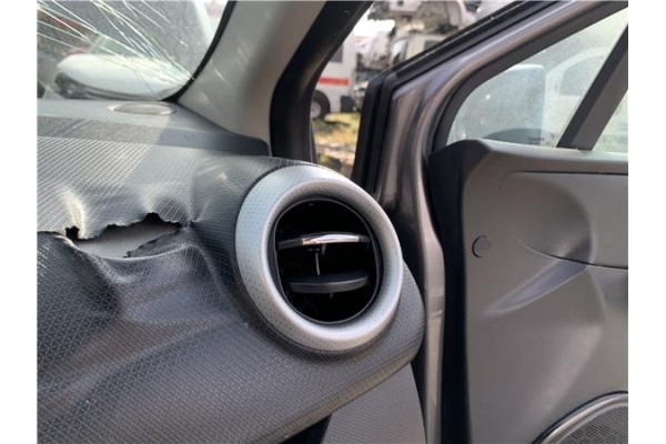 Recambio de rejilla entrada de aire para renault clio iv 1.5 business referencia OEM IAM 687601310R  