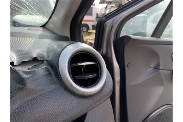Recambio de rejilla entrada de aire para renault clio iv 1.5 business referencia OEM IAM 687601310R  