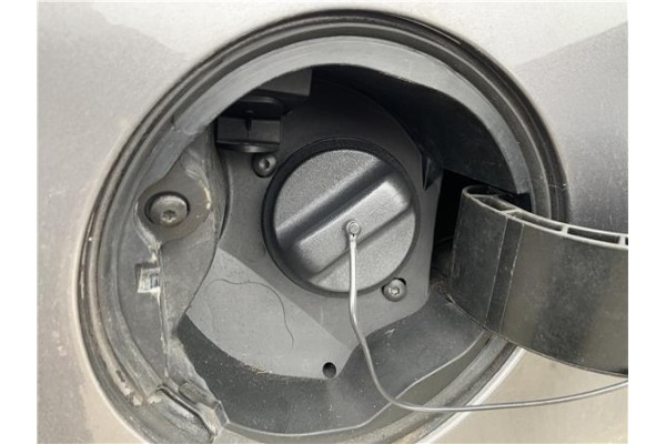 Recambio de tapon combustible para renault clio iv 1.5 business referencia OEM IAM 7700431898  