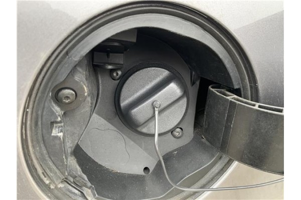 Recambio de tapon combustible para renault clio iv 1.5 business referencia OEM IAM 7700431898  