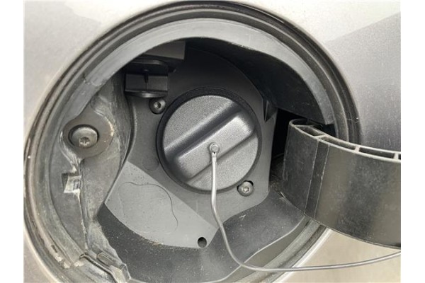 Recambio de tapon combustible para renault clio iv 1.5 business referencia OEM IAM 7700431898  
