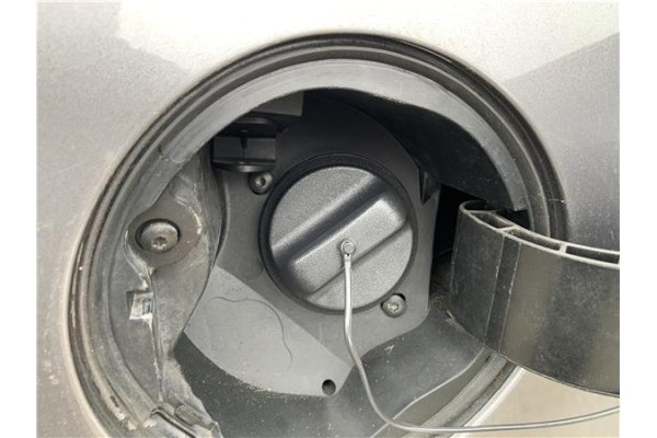Recambio de tapon combustible para renault clio iv 1.5 business referencia OEM IAM 7700431898  