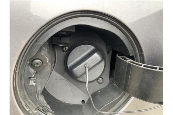 Recambio de tapon combustible para renault clio iv 1.5 business referencia OEM IAM 7700431898  