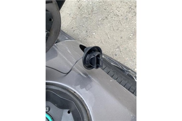 Recambio de tapon combustible para renault clio iv 1.5 business referencia OEM IAM 7700431898  