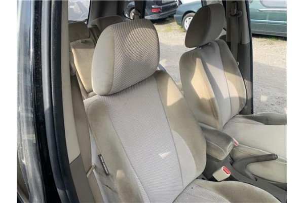 Recambio de asiento delantero derecho para hyundai tucson (jm) 2.0 referencia OEM IAM 884002E550  