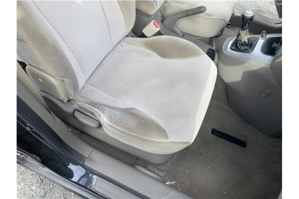 Recambio de asiento delantero derecho para hyundai tucson (jm) 2.0 referencia OEM IAM 884002E550  