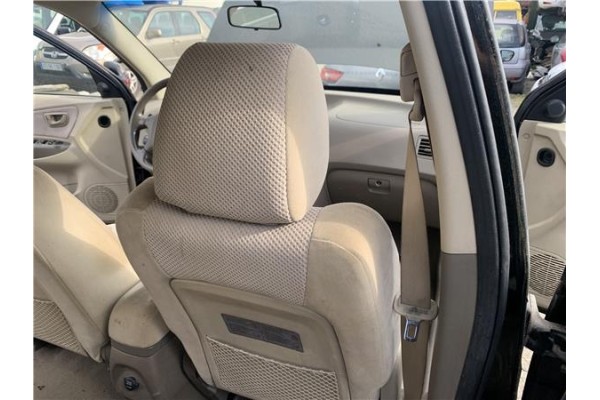 Recambio de asiento delantero derecho para hyundai tucson (jm) 2.0 referencia OEM IAM 884002E550  