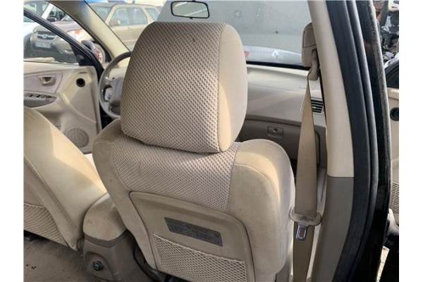 Recambio de asiento delantero derecho para hyundai tucson (jm) 2.0 referencia OEM IAM 884002E550  