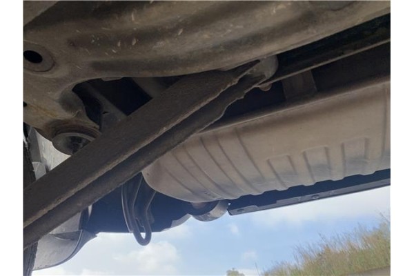 Recambio de brazo inferior trasero derecho para hyundai tucson (jm) 2.0 referencia OEM IAM 552102E000 5,52E+105 