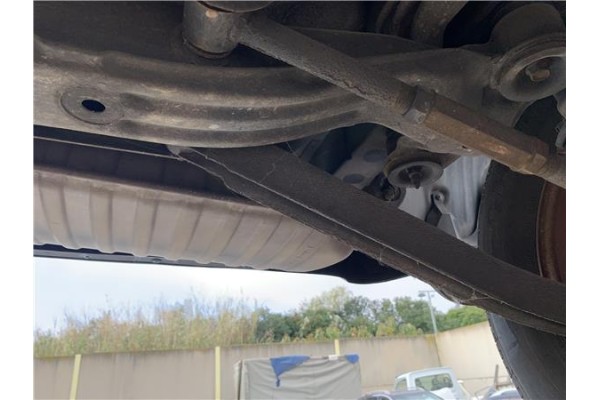 Recambio de brazo inferior trasero izquierdo para hyundai tucson (jm) 2.0 referencia OEM IAM 552102E000 5,52E+105 