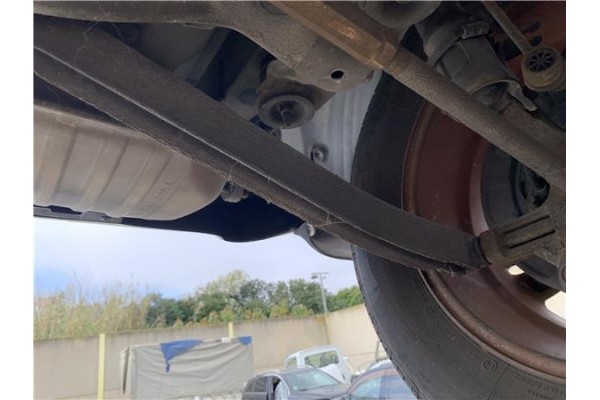 Recambio de brazo inferior trasero izquierdo para hyundai tucson (jm) 2.0 referencia OEM IAM 552102E000 5,52E+105 