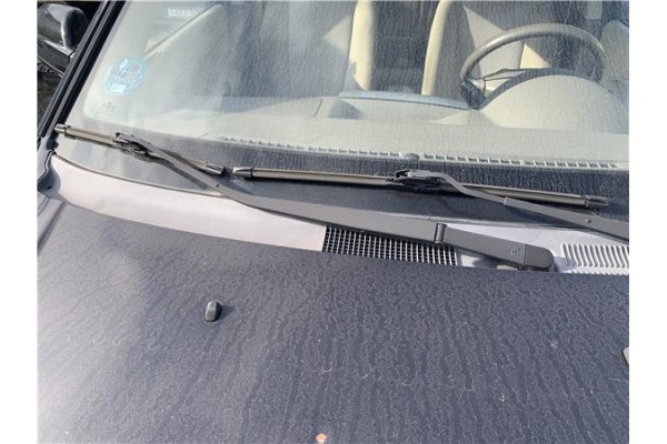 Recambio de brazo limpiaparabrisas delantero derecho para hyundai tucson (jm) 2.0 referencia OEM IAM 983212E001  