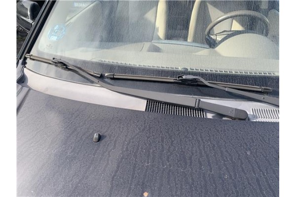 Recambio de brazo limpiaparabrisas delantero derecho para hyundai tucson (jm) 2.0 referencia OEM IAM 983212E001  