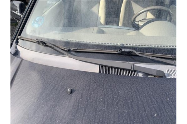 Recambio de brazo limpiaparabrisas delantero derecho para hyundai tucson (jm) 2.0 referencia OEM IAM 983212E001  